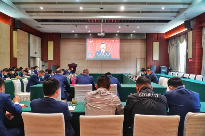 扬州泰州国际机场组织收听收看中国共产党